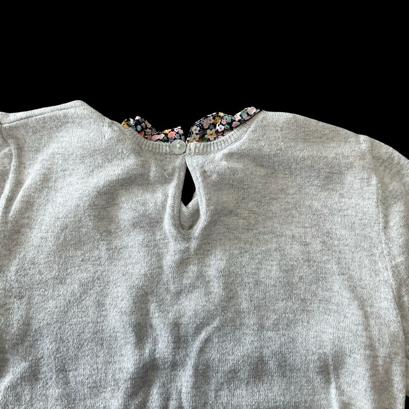 👣 5/$25 - Grey Knit Sweater w/ Floral Collar & Hem - Picture 2 of 2